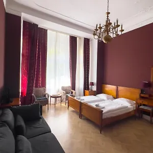 Hotel-maison Am Olivaer Platz Berlino